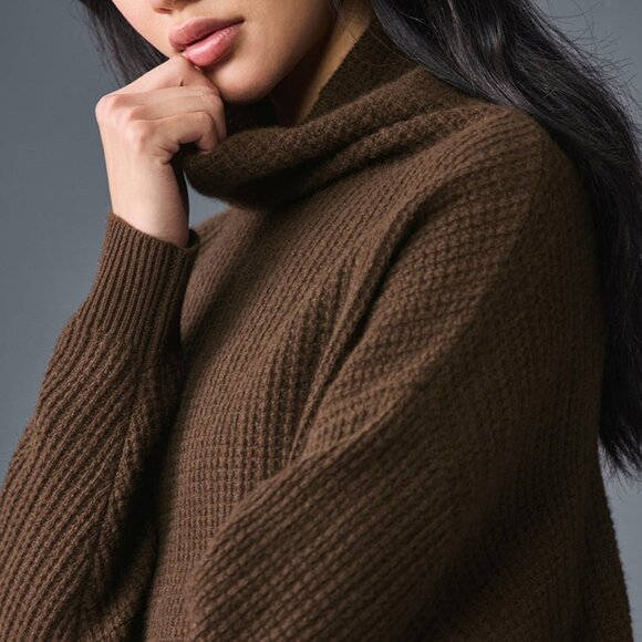 Alo Yoga Cashmere Plush Waffle Turtleneck Pullover Espresso - Picture 3 of 4